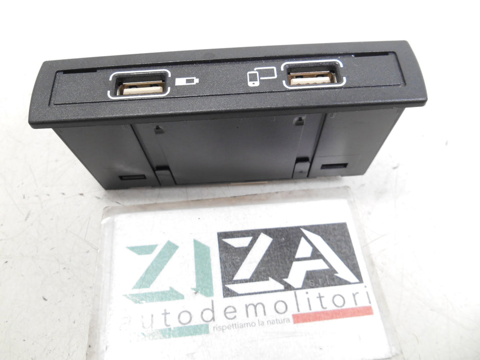 Presa Porta Ingresso USB Mercedes W117 CLA 2017 A1728202100