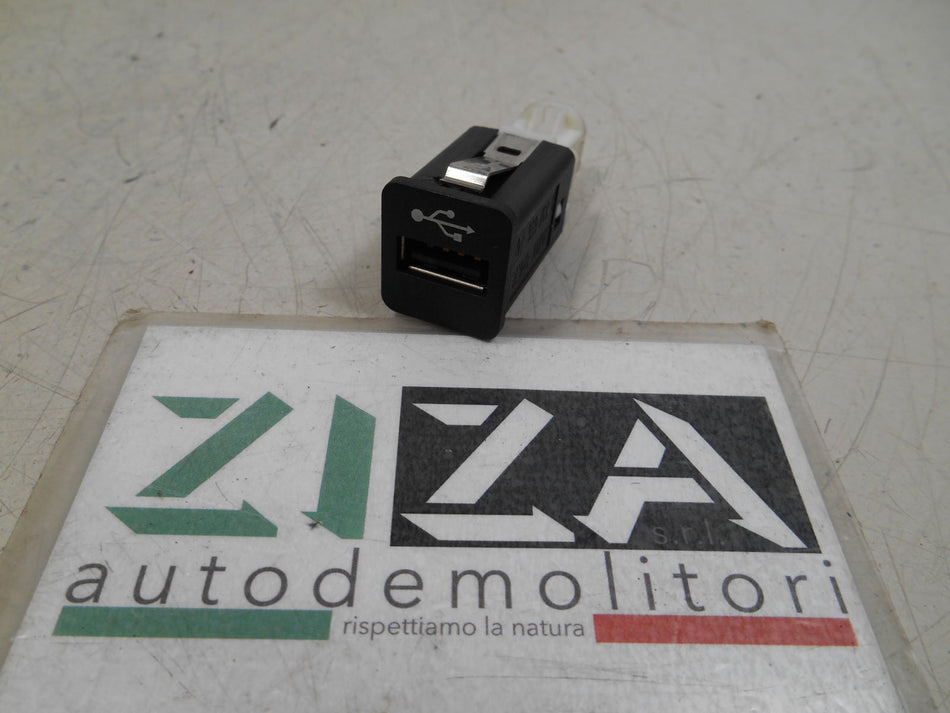 Presa Porta Ingresso USB BMW F11 2012 9237656-01