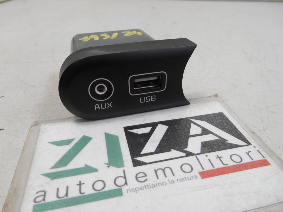 Presa Porta Ingresso AUX USB Kia Cee'd JD 2017 96120-A2300
