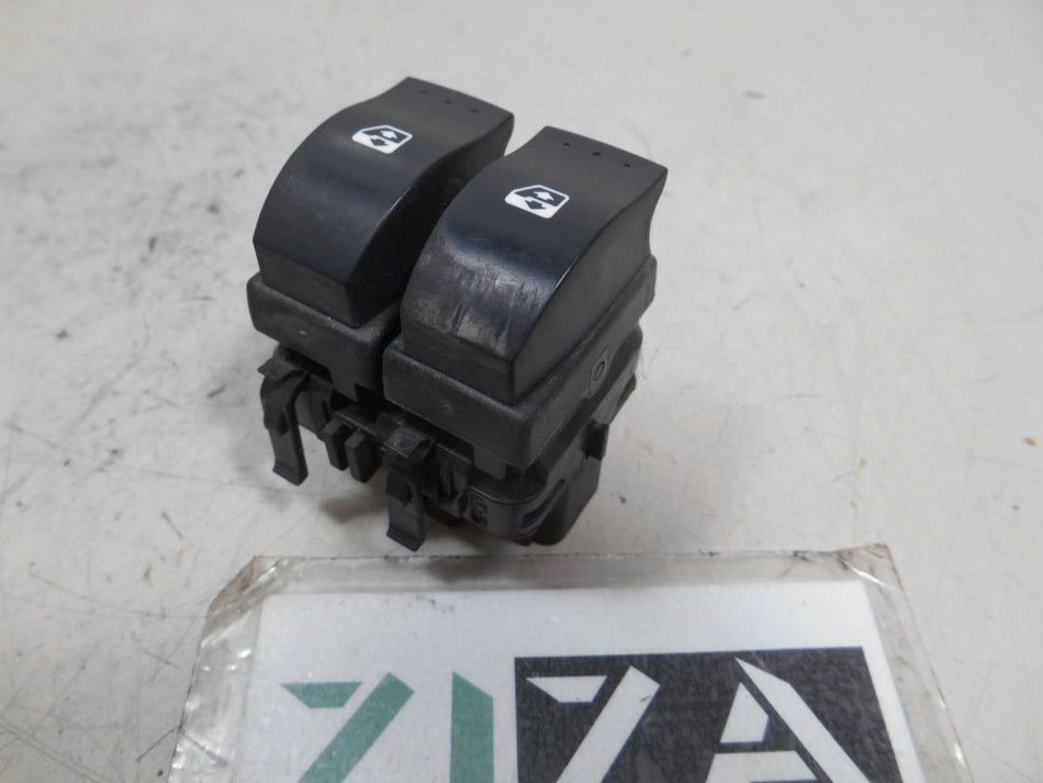 Pulsantiera Alzacristalli Sinistra Renault Clio II 2004 060045C