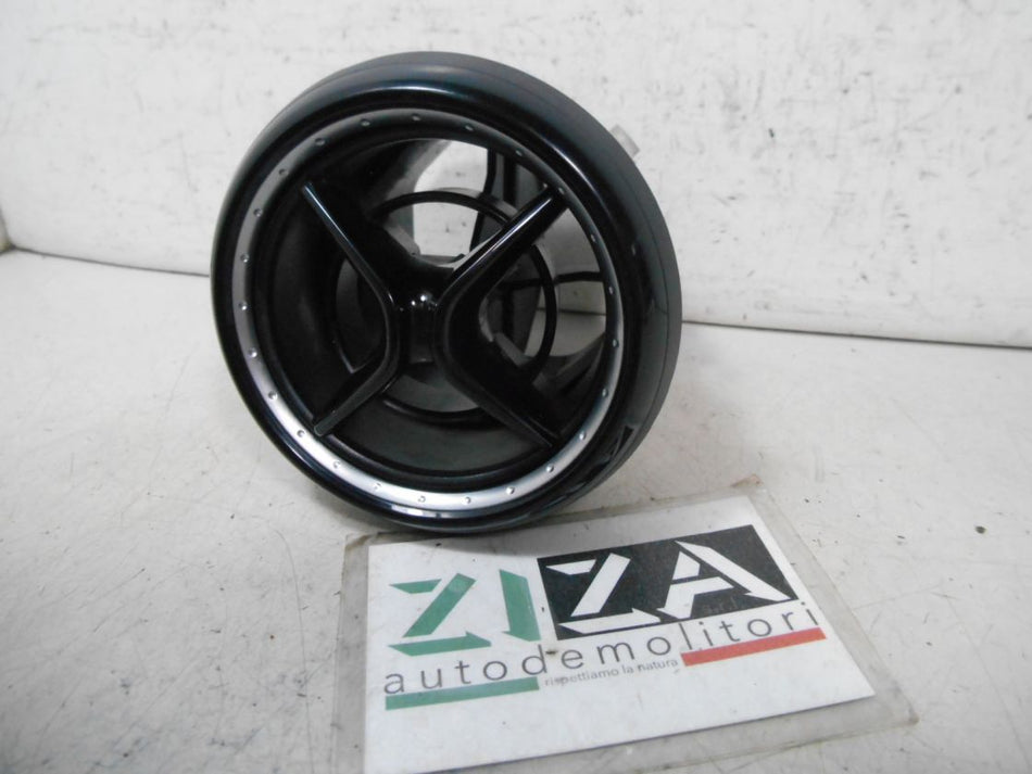 Bocchetta Aria Esterna Destra = Sinistra Mercedes W176 2014 A1768300154