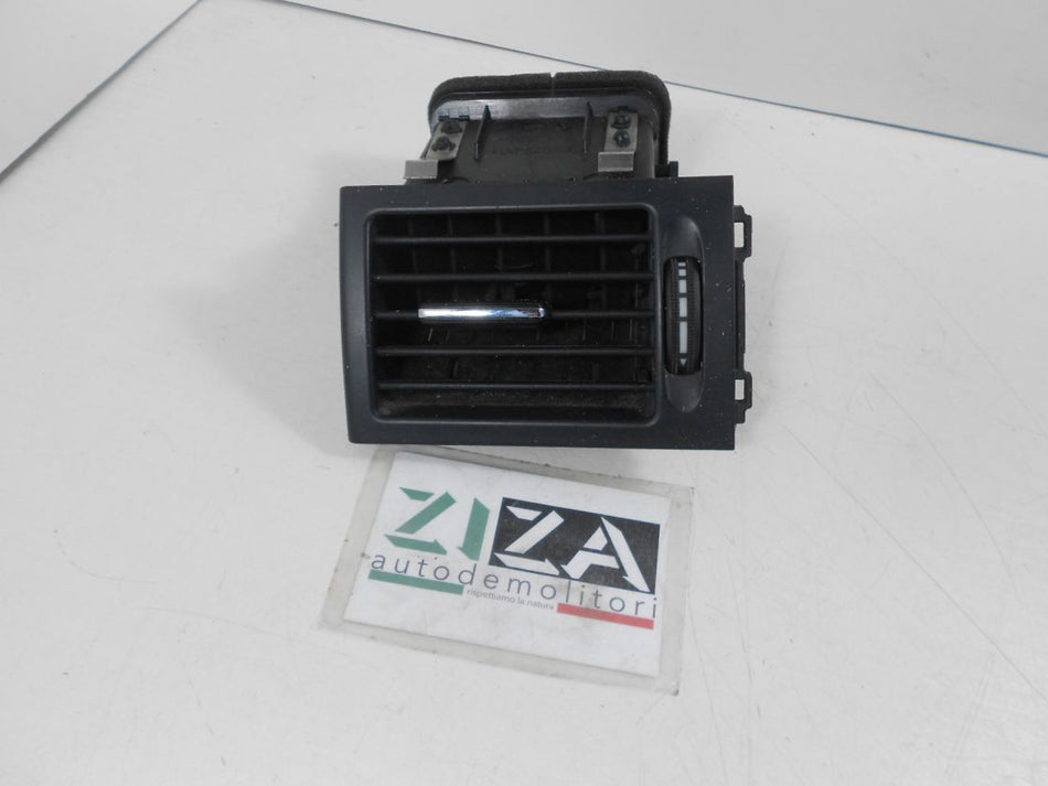 Bocchetta Aria Esterna Sinistra Mercedes W204 2007 A2048300754
