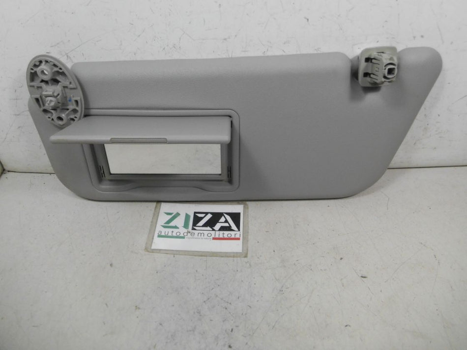 Aletta Parasole Sinistro Toyota Yaris XP130 2017