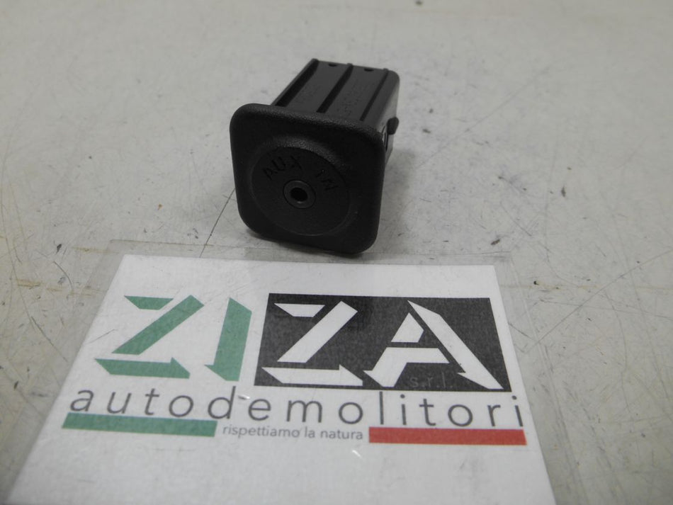 Presa Porta Ingresso AUX Mazda 2 DE 2008 D65566DFX5708