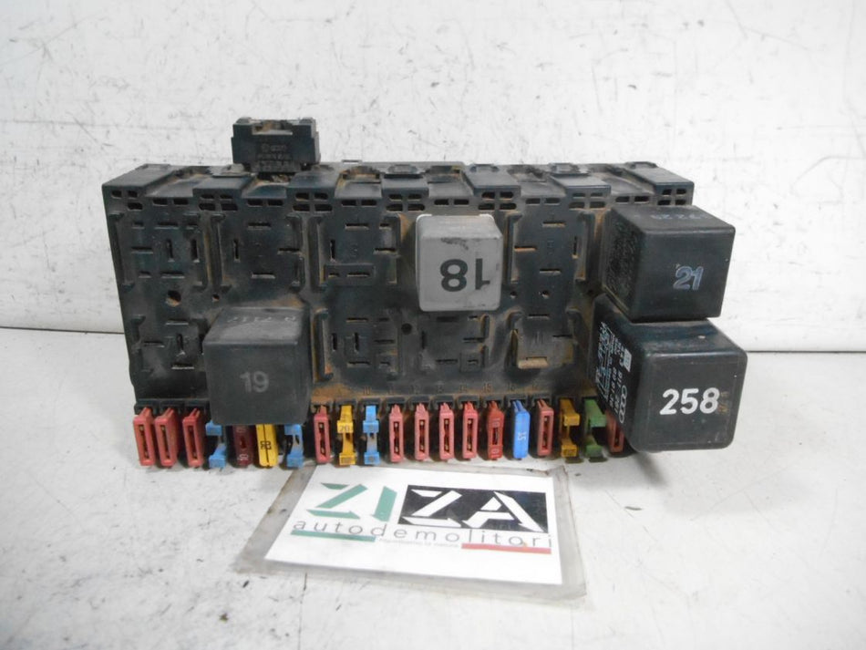 Scatola Fusibili VW Transporter T4 2.4 57kw 78cv AAB 1992 357937039