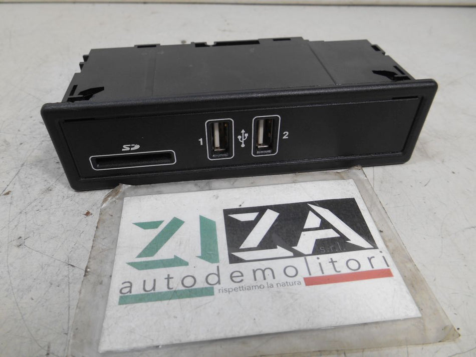 Presa Porta Ingresso USB Scheda SD Mercedes W205 2015 A2058200226