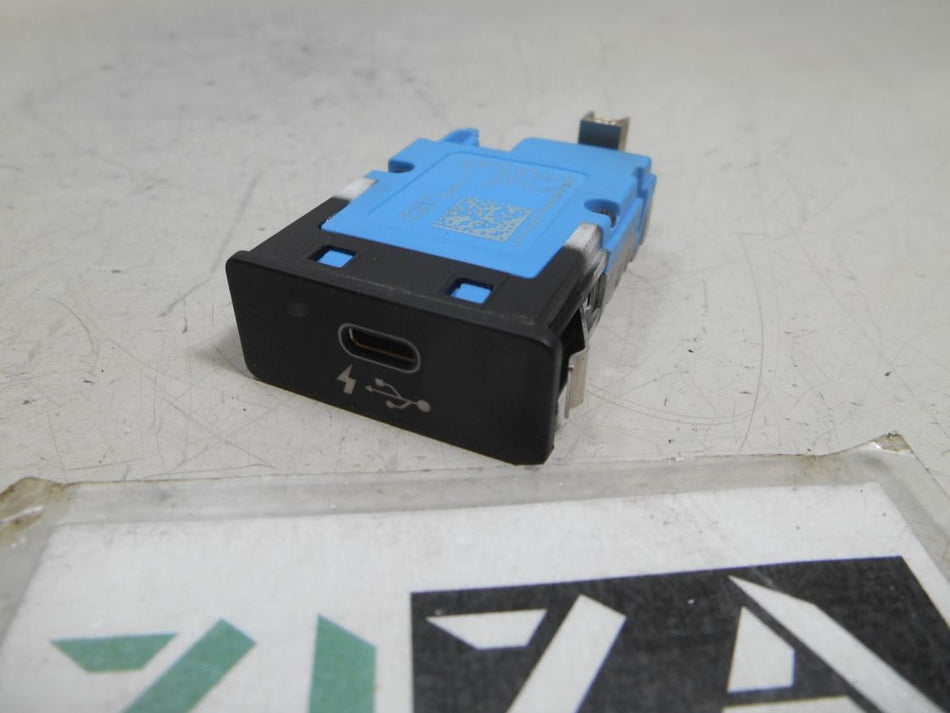 Presa Porta Ingresso USB Type-C BMW X4 G02 2022 8410-8711939-02