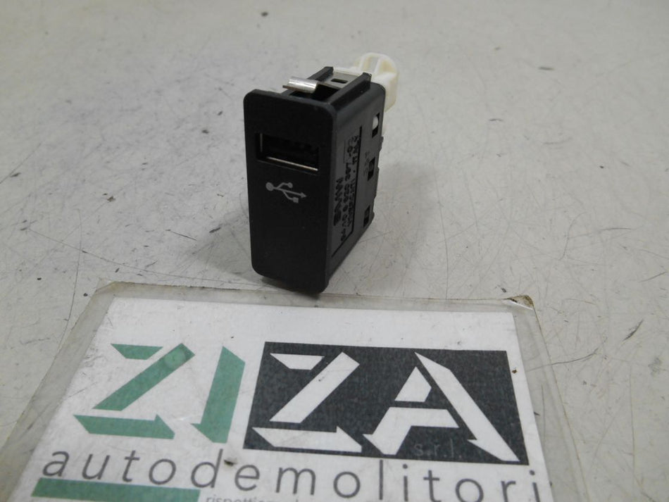 Presa Porta Ingresso USB BMW X1 F48 2018 8410 6820397-02