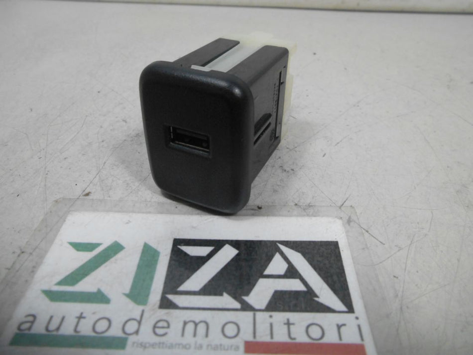 Presa Porta Ingresso USB Opel Corsa E 2018 13519246