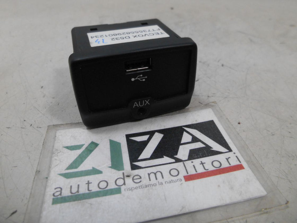 Presa Porta Ingresso AUX USB Fiat 500L 2014 7355582980