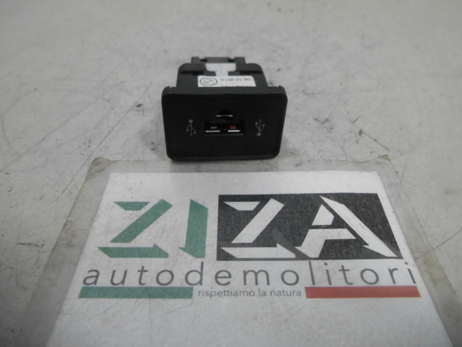 Presa Porta Ingresso USB Alfa Giulietta 2011 156094160