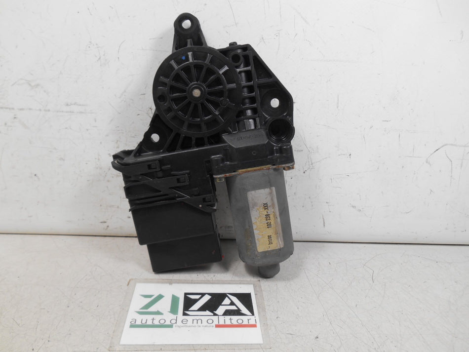 Motorino Alzacristalli Posteriore Destro VW Golf IV 2001 0130821766 F005S00060