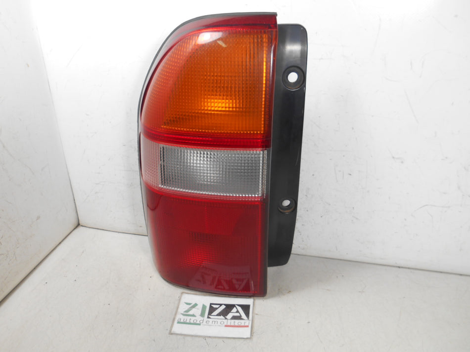 Faro Fanale Posteriore Sinistro Suzuki Grand Vitara I 2002 08-318-1906R-B
