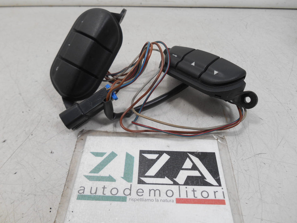 Comandi al Volante Opel Omega 1999 15689800 90508669