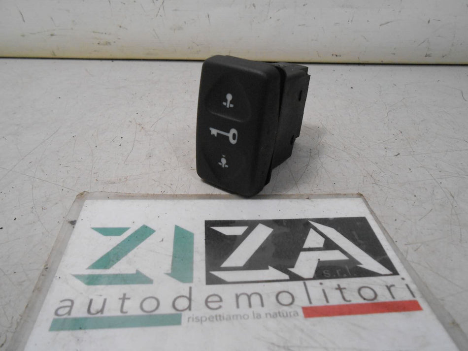 Pulsante Blocco Porte Land Rover Freelander 2001 YUF101530LNF