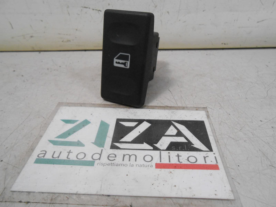 Pulsante Blocco Porte Land Rover Discovery II 2000 YUF101790