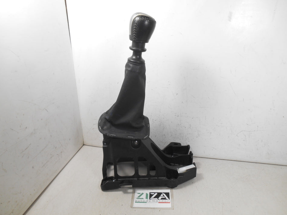 Leva Cambio 6 Marce Toyota Yaris XP130 1.4 2014 33530680L