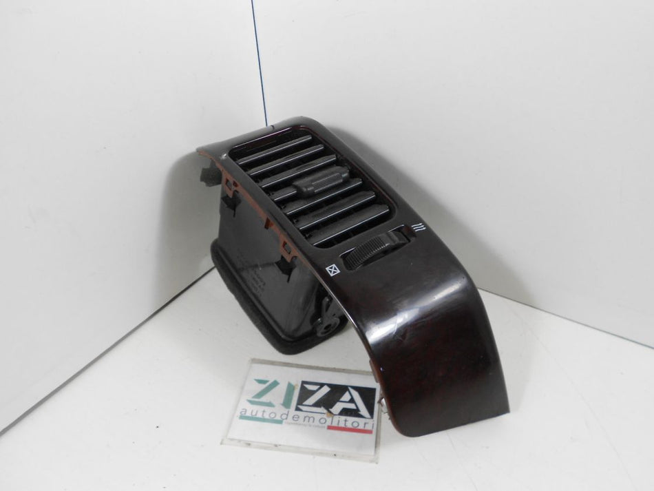 Bocchetta Aria Esterna Destra Mitsubishi Pajero 2002 MR40245002