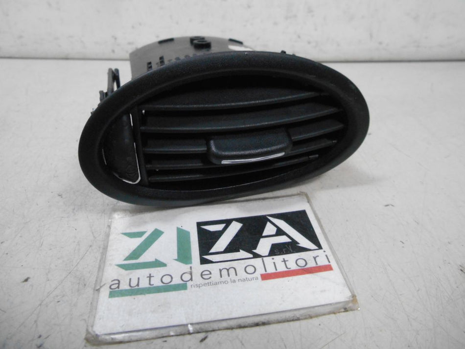 Bocchetta Aria Interna Destra Mercedes W168 2002 A1688300854
