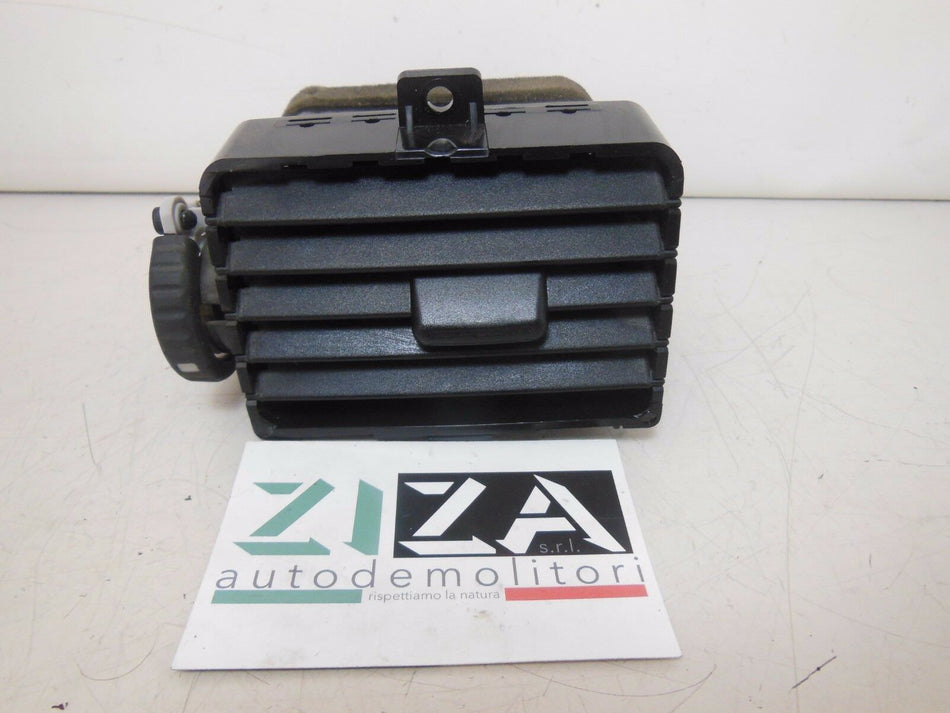 Bocchetta Aria Interna Sinistra Nissan Almera N16 2005 68751BN900