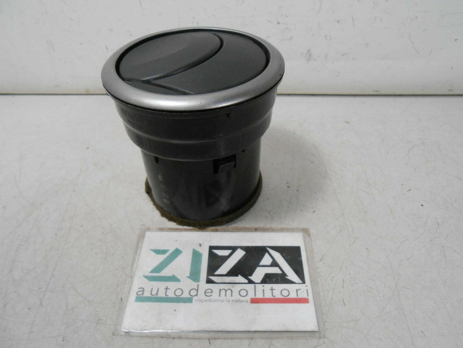 Bocchetta Aria Esterna Destra Mazda 2 DY 2004 D374GM734