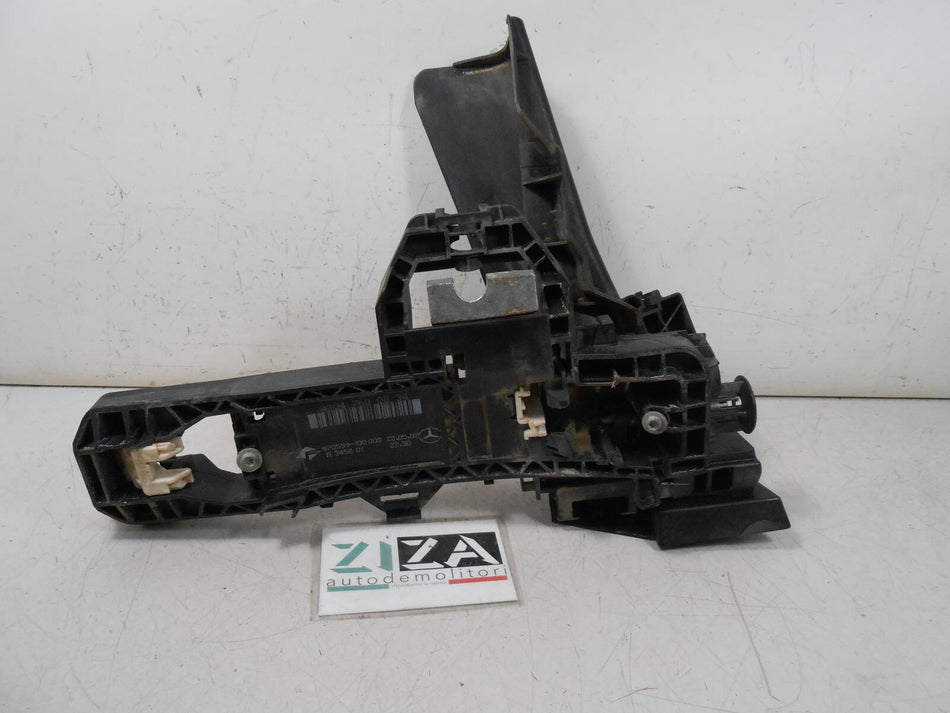 Supporto Maniglia Anteriore Destra Mercedes W204 2008 A2042600834