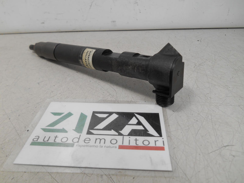 Iniettore Mercedes W212 E220 2.2 CDI 125kw 651924 2011 A6510700587