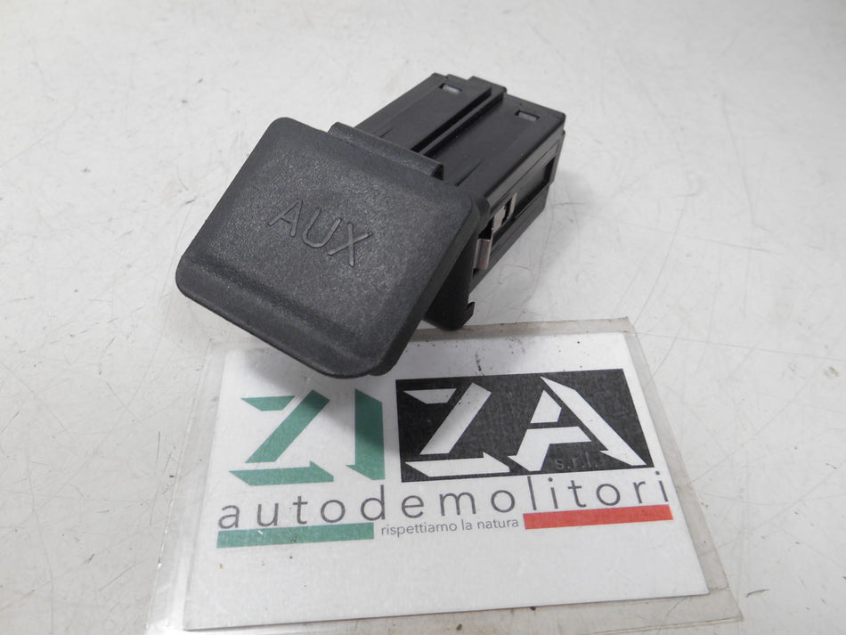 Presa Porta Ingresso USB + Cavo Mercedes W176 2015 A1178200315