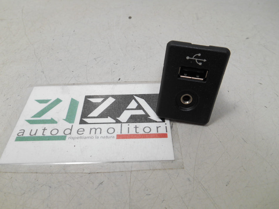 Presa Porta Ingresso AUX USB Nissan Micra K13 2016