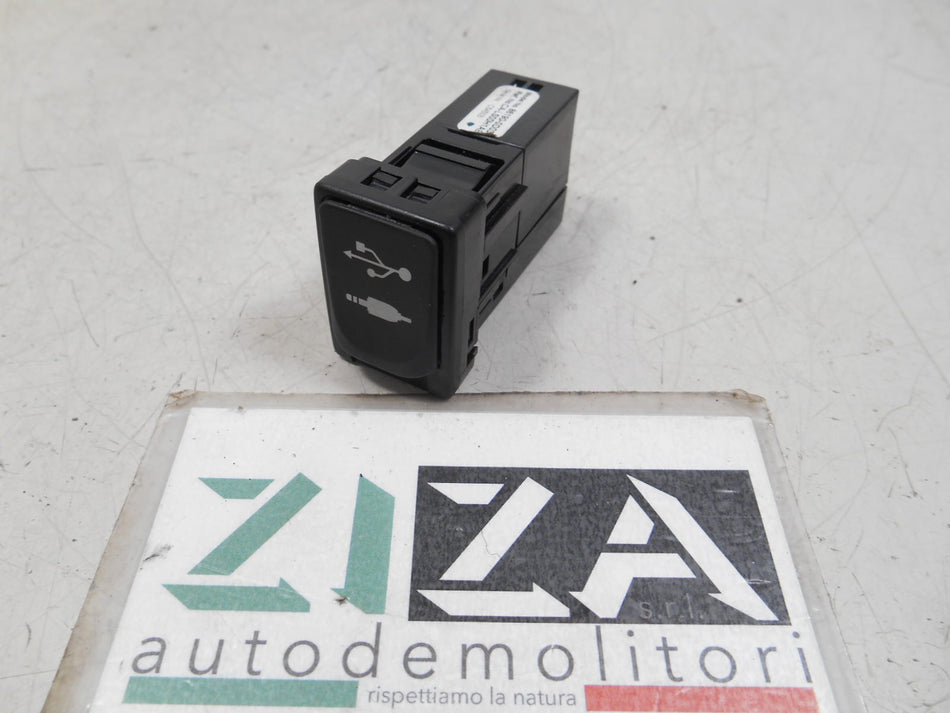 Presa Porta Ingresso AUX USB Toyota Verso 2015 86190-0D030