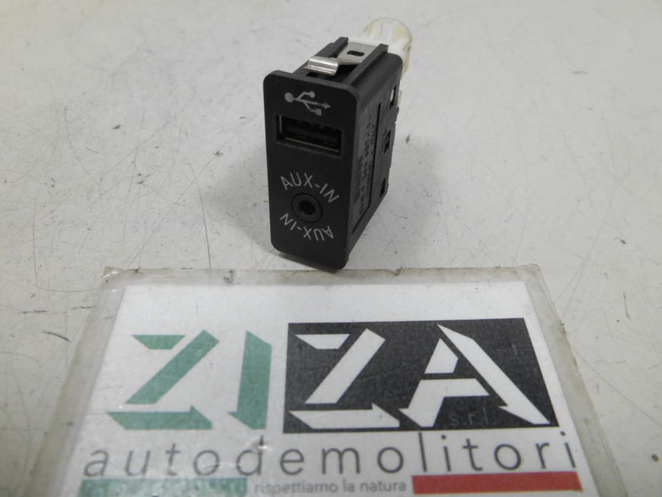 Presa Porta Ingresso AUX USB BMW X4 F26 2017 84.10-9266607-04