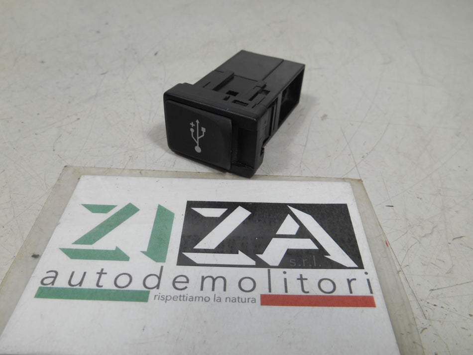 Presa Porta Ingresso USB Toyota Yaris XP130 Res 2016 86190-0D060