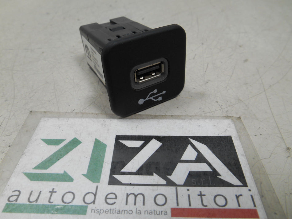 Presa Porta Ingresso USB Fiat 500X 2019 735600659