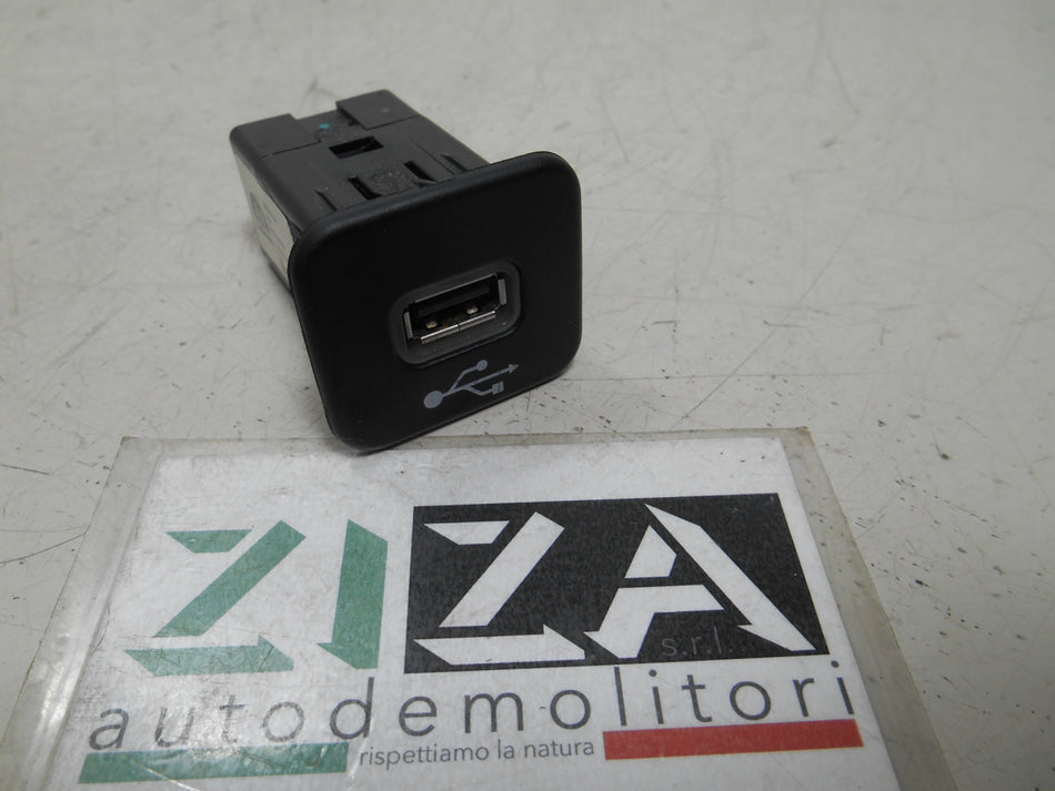 Presa Porta Ingresso USB Jeep Renegade Res. 2020 735600659