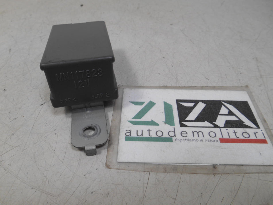 Relè Mitsubishi Pajero V60 III 2003 MN117823