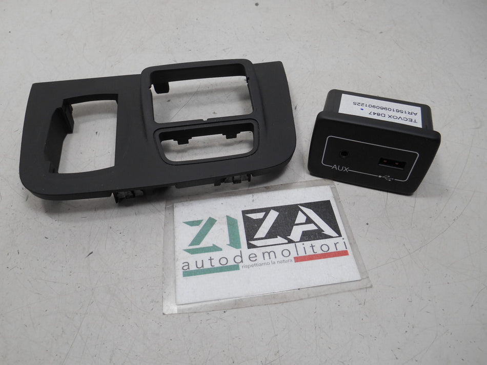 Presa Porta Ingresso AUX USB Alfa Giulietta 2015 156109609 156102168