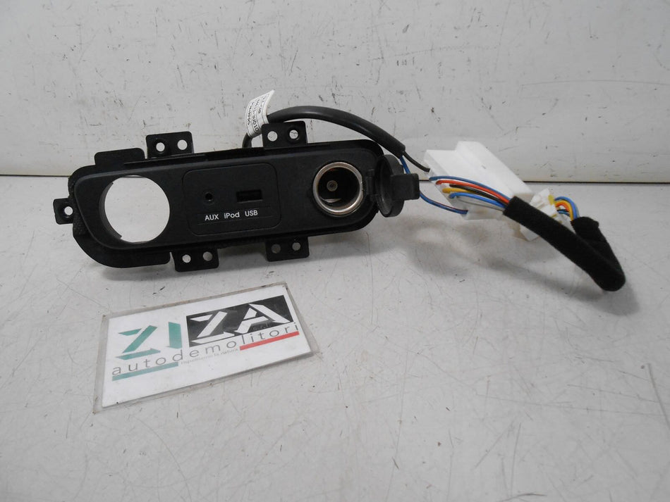 Presa Porta Ingresso AUX USB Kia Sportage SL 2014 96110-3W000 84633-3U010