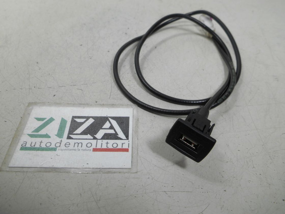 Presa Porta Ingresso USB + Cavo Mercedes W176 2015 A1178200315
