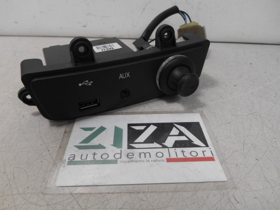 Presa Porta Ingresso AUX USB SsangYong Korando C200 2013 202008944
