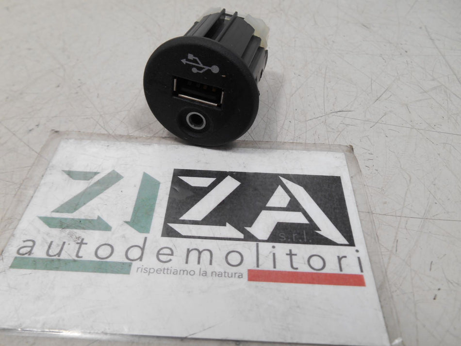Presa Porta Ingresso AUX USB Nissan Juke F15 2012 280023-BH00A