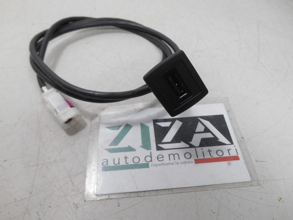 Presa Porta Ingresso USB + Cavo Mercedes W246 B180 2012 A2468201315